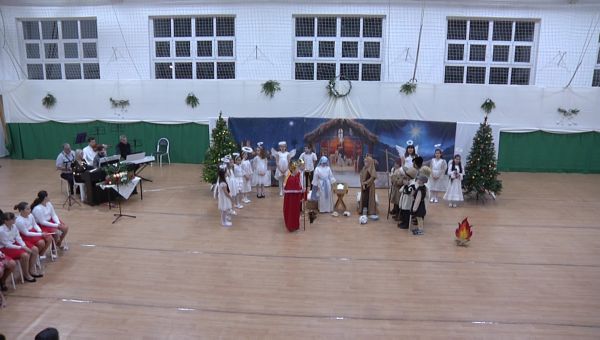 Adventi estre várták a hozzátartozókat az iskola diákjai és tanárai galéria kép 3