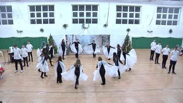 Adventi estre várták a hozzátartozókat az iskola diákjai és tanárai galéria kép 10