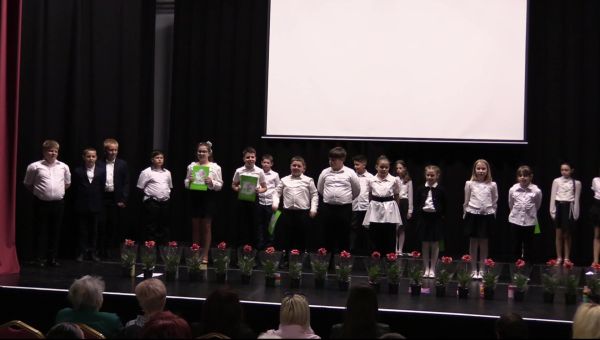 Az édesanyákat, nagymamákat köszöntötték az iskola negyedikesei - 2026. 04. 29. galéria kép 3