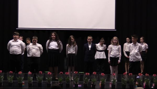 Az édesanyákat, nagymamákat köszöntötték az iskola negyedikesei - 2026. 04. 29. galéria kép 5