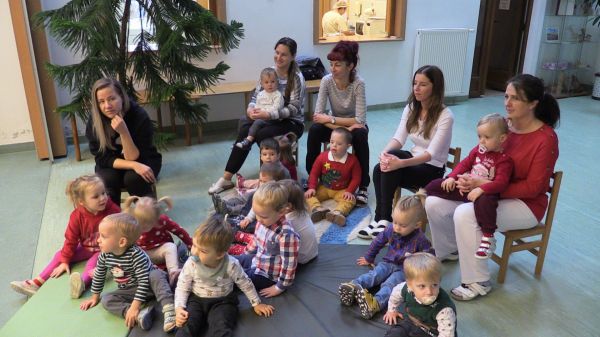 Az ovisokhoz idén is eljött a Mikulás galéria kép 2