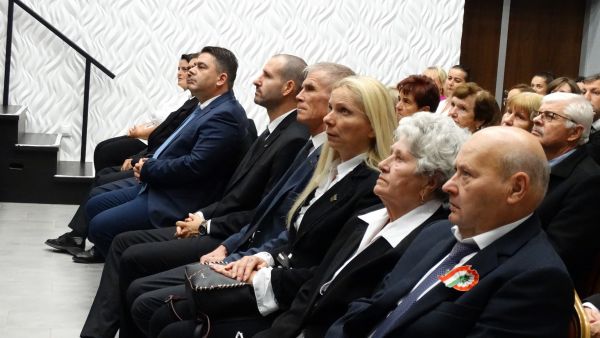 Megemlékeztünk az '56-os forradalom és szabadságharc hőseiről galéria kép 6
