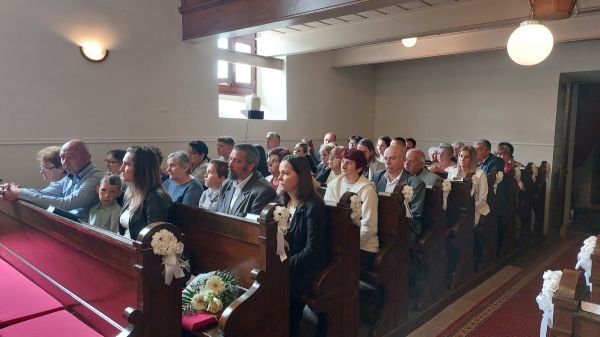 Megerősítés - nyolc fiatal konfirmált a református gyülekezetben - 2024. 05. 19. galéria kép 1