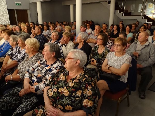 Miért nem marad reggelire? - ismét színházi est előzte meg az Ősfa Fesztivált galéria kép 6