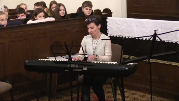 Ráhangolódás - adventi koncert a református templomban galéria kép 5