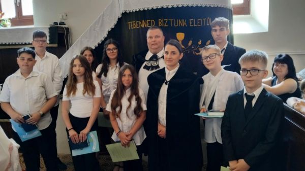 Konfirmálás - kilencen lettek a gyülekezet teljes jogú tagjai