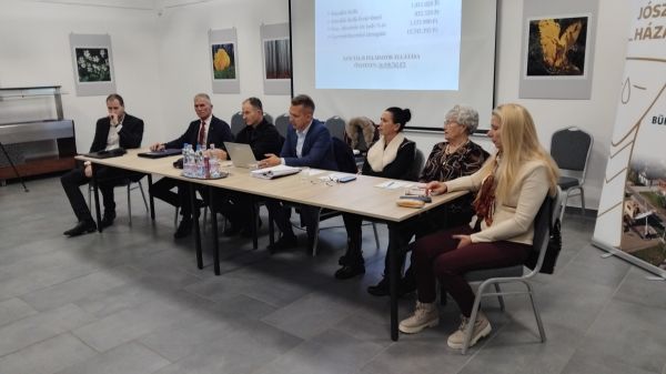 November 25-én tartotta éves közmeghallgatását az önkormányzat
